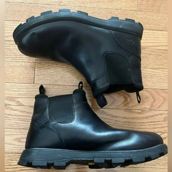 [M9]UGG Black Hillmont Chelsea Leather Boots with Wool Insole - Picture 5 of 11